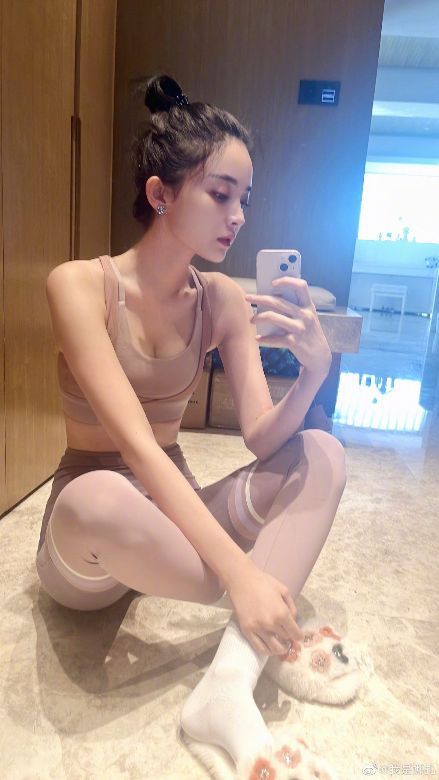 古力娜扎紧身裤健身后自拍_4